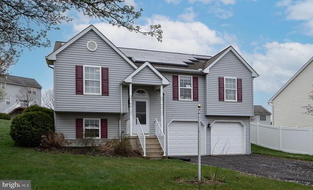 606 BUTTERFLY CIR, Dallastown, PA 17313