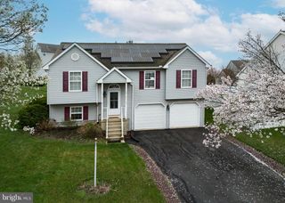 606 BUTTERFLY CIR, Dallastown, PA 17313