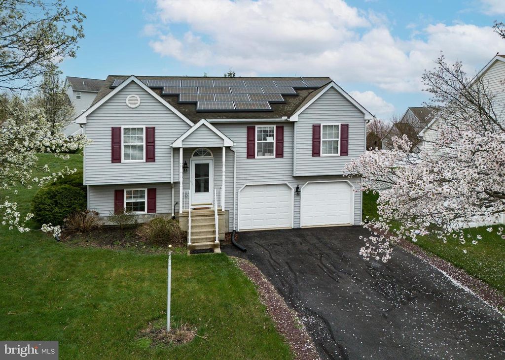 606 BUTTERFLY CIR, Dallastown, PA 17313