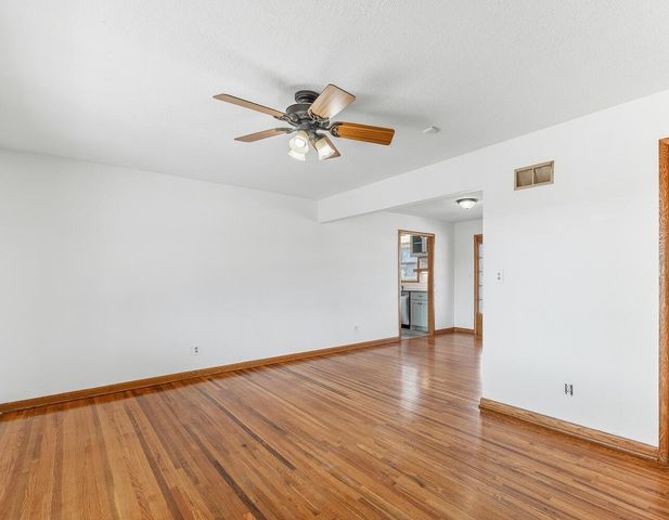 4034 E Countryside Plz, Wichita, KS 67218