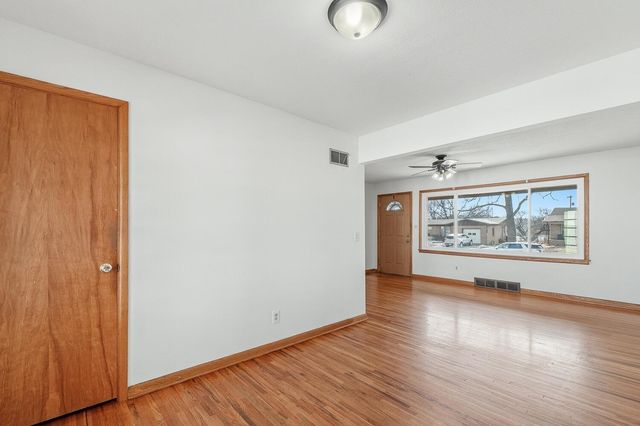 4034 E Countryside Plz, Wichita, KS 67218