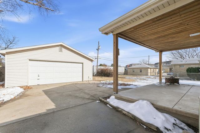 4034 E Countryside Plz, Wichita, KS 67218