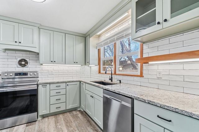 4034 E Countryside Plz, Wichita, KS 67218