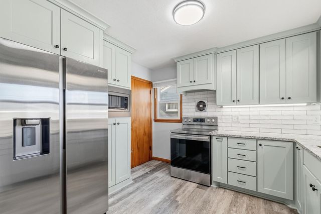 4034 E Countryside Plz, Wichita, KS 67218