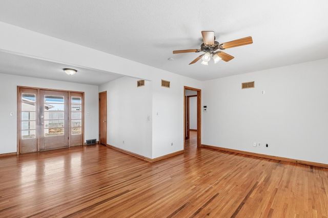 4034 E Countryside Plz, Wichita, KS 67218