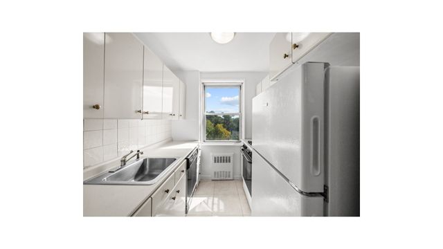 6300 Riverdale Ave Apt 5A, New York City, NY 10471