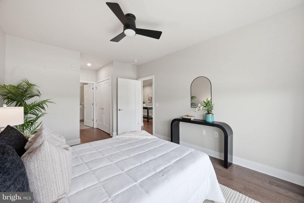 Image 13 of property listing at 502 DIAMONDBACK DR #310, Gaithersburg, MD 20878