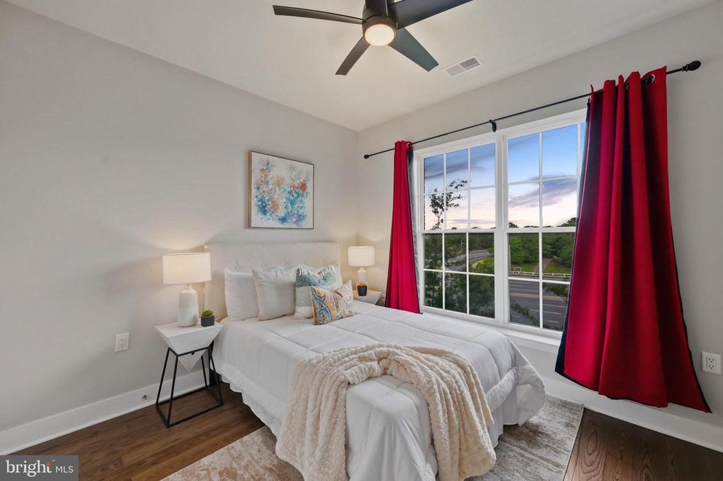 Image 14 of property listing at 502 DIAMONDBACK DR #310, Gaithersburg, MD 20878
