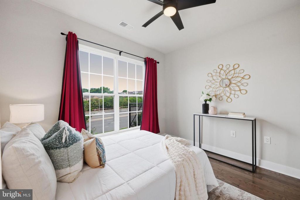Image 15 of property listing at 502 DIAMONDBACK DR #310, Gaithersburg, MD 20878