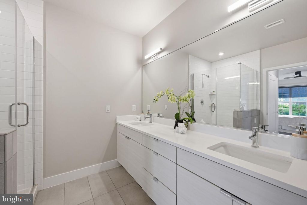 Image 19 of property listing at 502 DIAMONDBACK DR #310, Gaithersburg, MD 20878