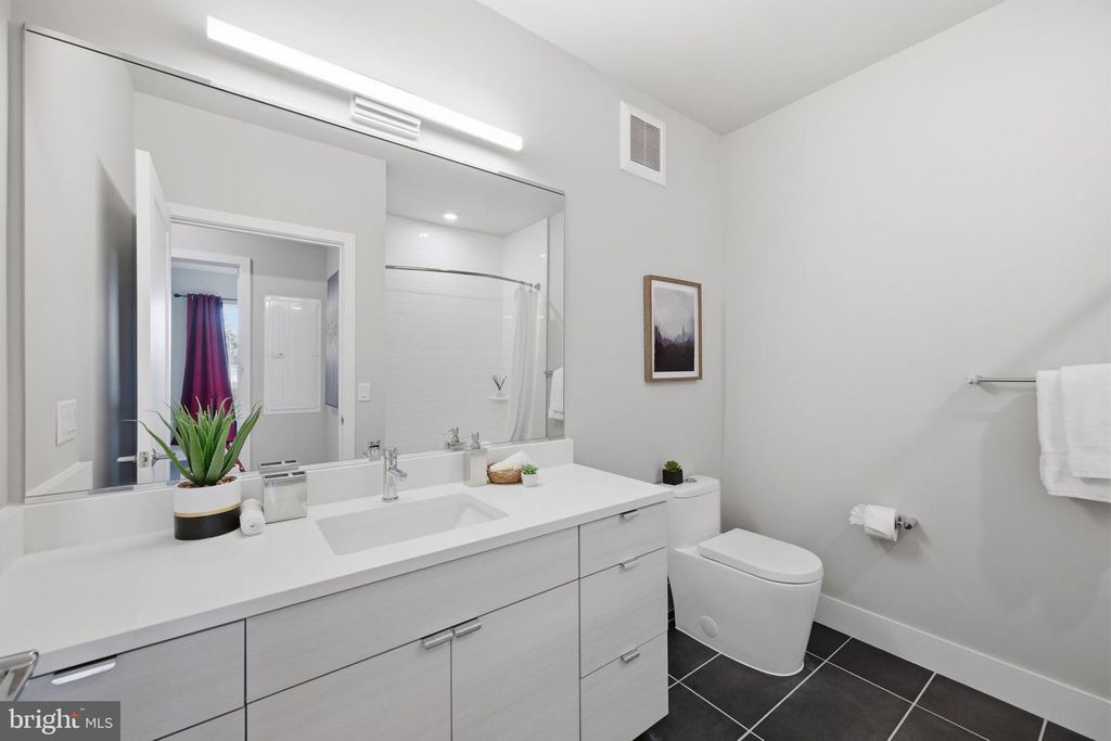 Image 22 of property listing at 502 DIAMONDBACK DR #310, Gaithersburg, MD 20878