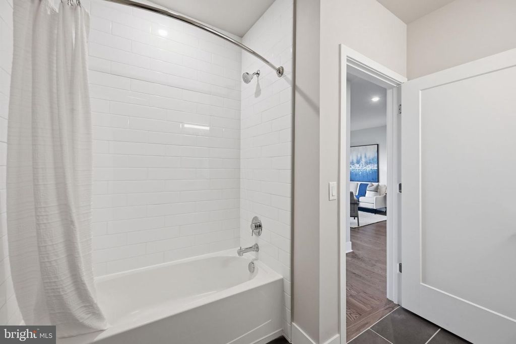 Image 23 of property listing at 502 DIAMONDBACK DR #310, Gaithersburg, MD 20878