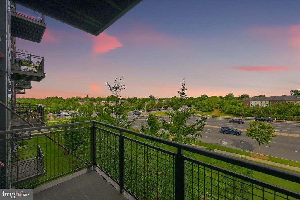 Image 28 of property listing at 502 DIAMONDBACK DR #310, Gaithersburg, MD 20878