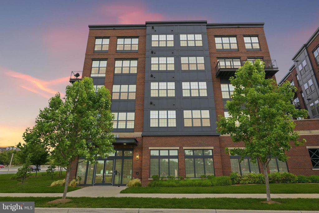 Image 31 of property listing at 502 DIAMONDBACK DR #310, Gaithersburg, MD 20878
