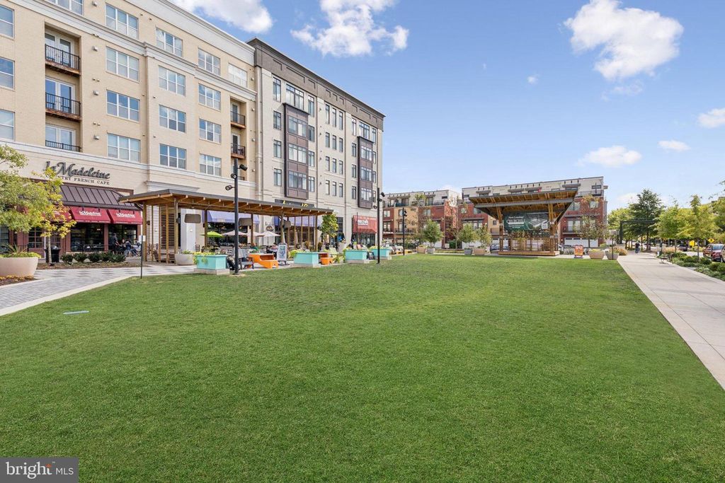 Image 37 of property listing at 502 DIAMONDBACK DR #310, Gaithersburg, MD 20878