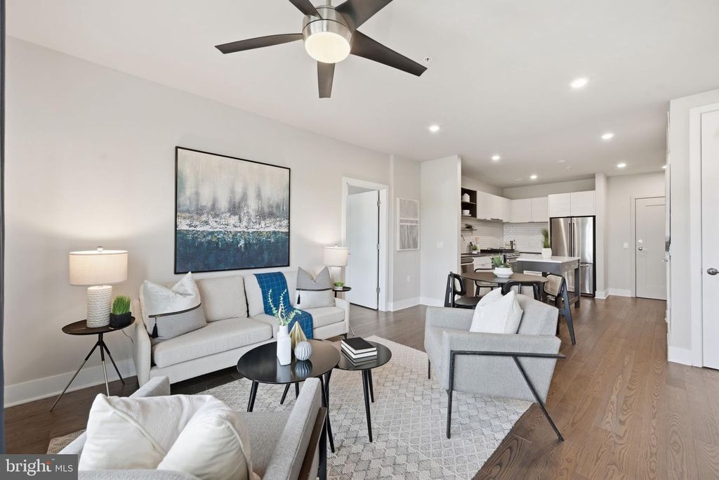 Image 4 of property listing at 502 DIAMONDBACK DR #310, Gaithersburg, MD 20878