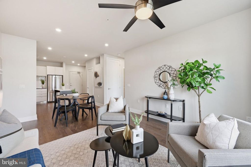 Image 5 of property listing at 502 DIAMONDBACK DR #310, Gaithersburg, MD 20878