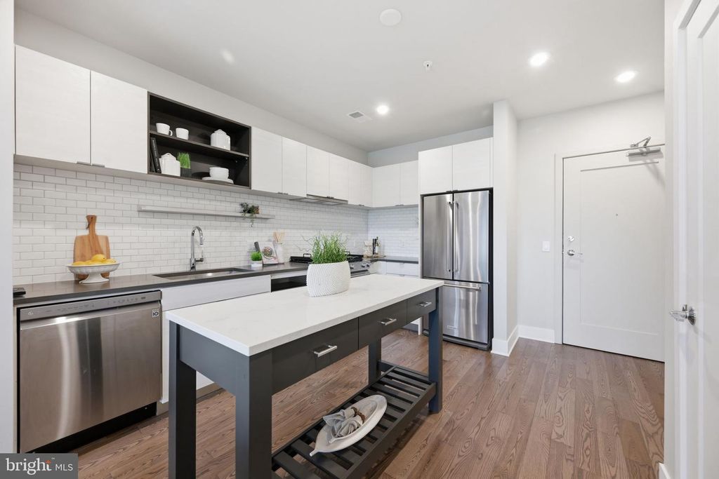 Image 7 of property listing at 502 DIAMONDBACK DR #310, Gaithersburg, MD 20878
