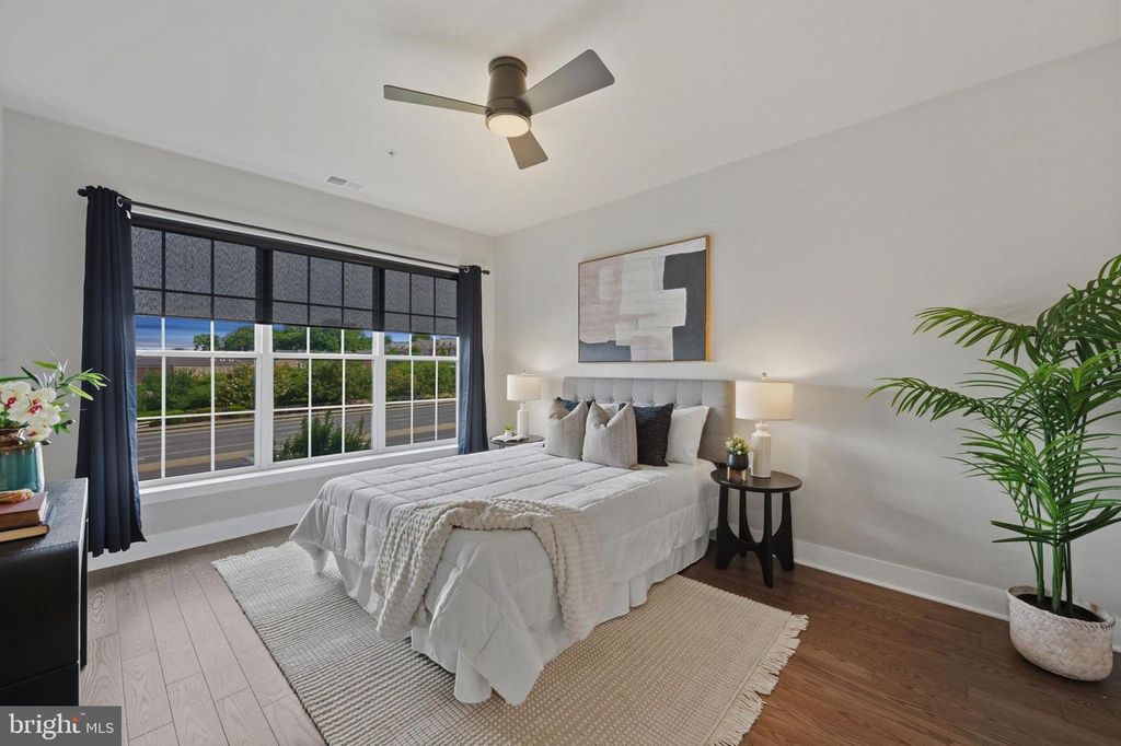 Image 9 of property listing at 502 DIAMONDBACK DR #310, Gaithersburg, MD 20878