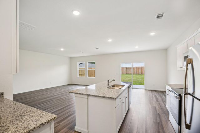 607 Lagoon DR, Maxwell, TX 78656