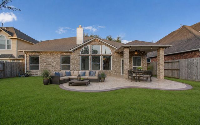 302 Trillium Drive, Sugar Land, TX 77479