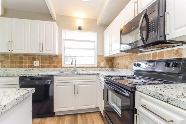 1332 WARRINGTON WAY, Tampa, FL 33619