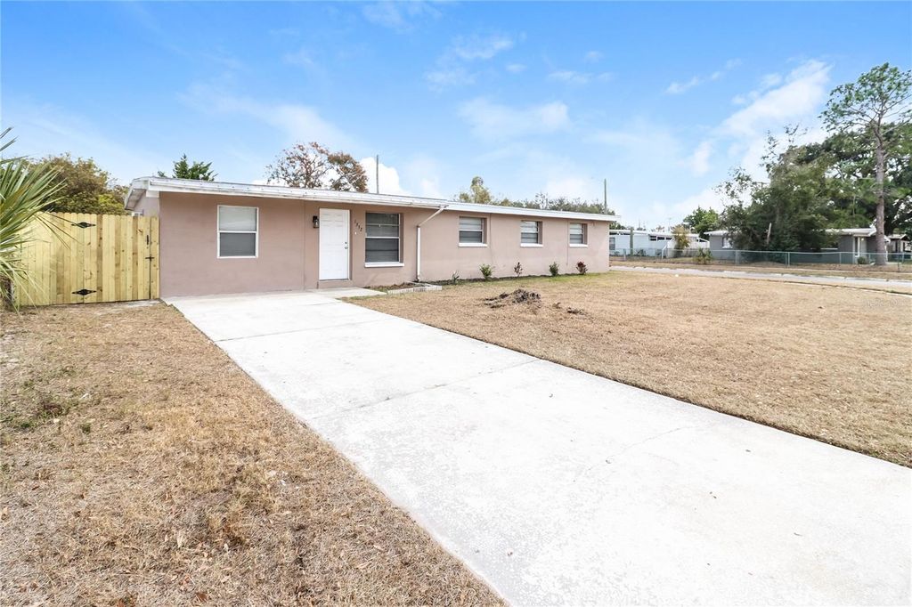 1332 WARRINGTON WAY, Tampa, FL 33619