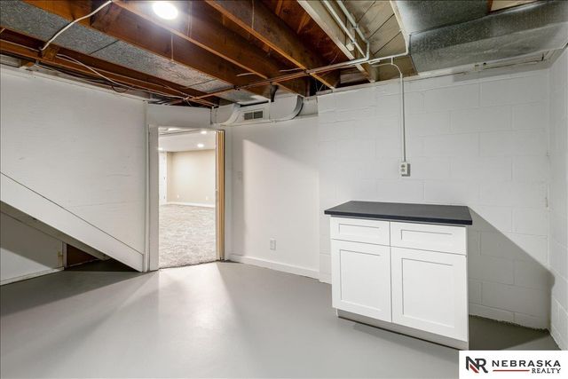 821 N 77th Street, Omaha, NE 68114