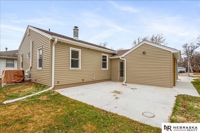 821 N 77th Street, Omaha, NE 68114