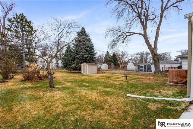 821 N 77th Street, Omaha, NE 68114