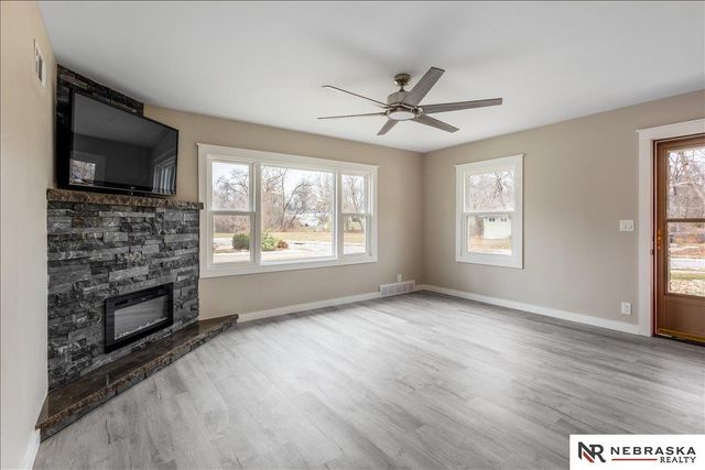 821 N 77th Street, Omaha, NE 68114