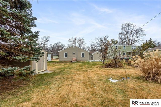 821 N 77th Street, Omaha, NE 68114