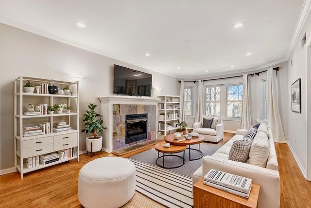 2033 W Fargo Avenue 2, Chicago, IL 60645