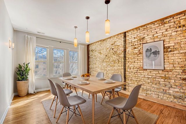 2033 W Fargo Avenue 2, Chicago, IL 60645