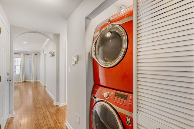 2033 W Fargo Avenue 2, Chicago, IL 60645