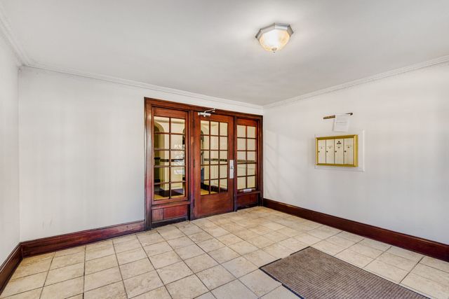 2033 W Fargo Avenue 2, Chicago, IL 60645