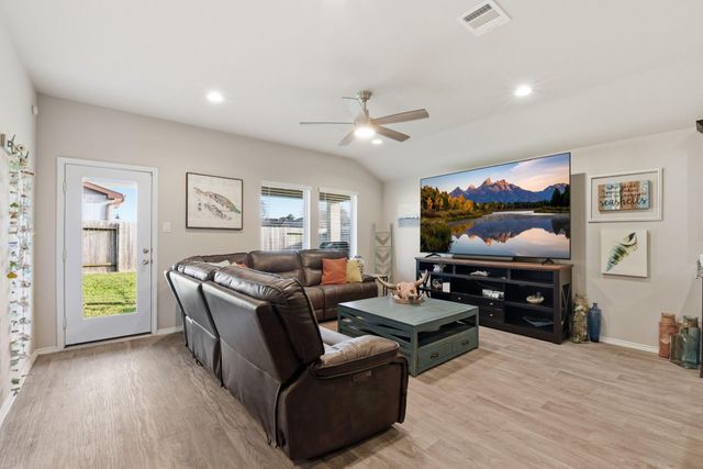 11225 34th Avenue N, Texas City, TX 77591