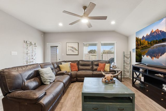 11225 34th Avenue N, Texas City, TX 77591