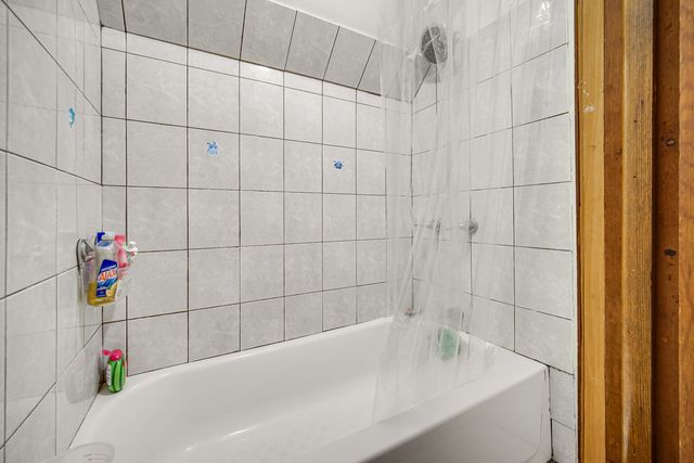 924 N PULASKI Avenue, Chicago, IL 60651