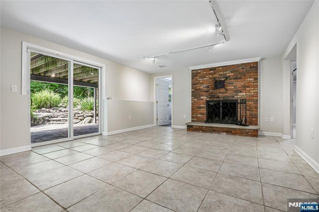 20 Hilltop Road, Kinnelon Borough, NJ 07405