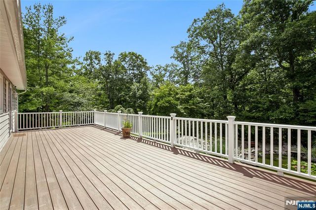 20 Hilltop Road, Kinnelon Borough, NJ 07405