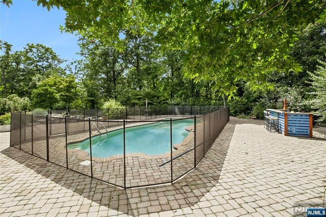 20 Hilltop Road, Kinnelon Borough, NJ 07405