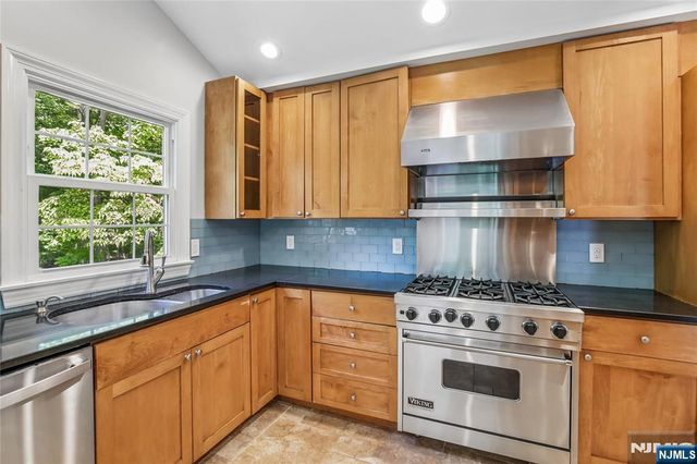 20 Hilltop Road, Kinnelon Borough, NJ 07405
