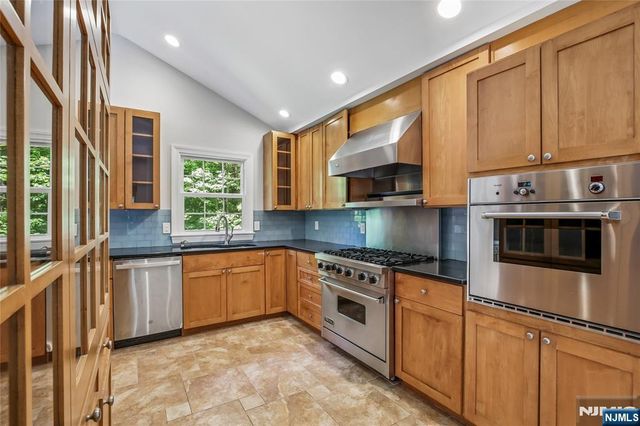 20 Hilltop Road, Kinnelon Borough, NJ 07405