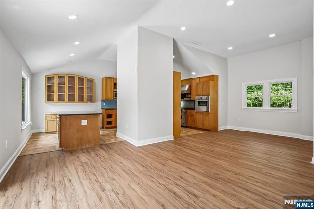 20 Hilltop Road, Kinnelon Borough, NJ 07405