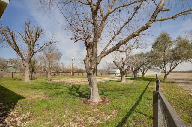 1885 Marion, Marion, TX 78124