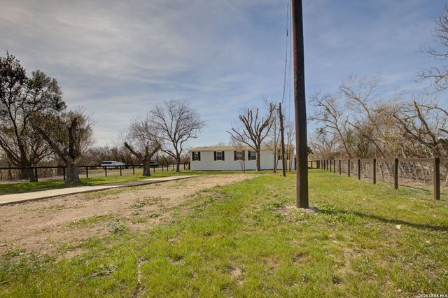 1885 Marion, Marion, TX 78124