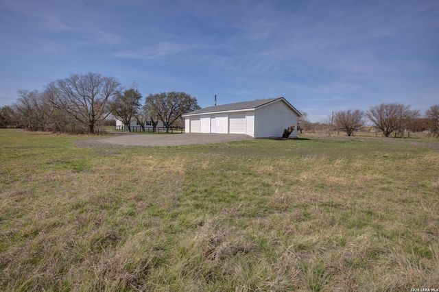 1885 Marion, Marion, TX 78124