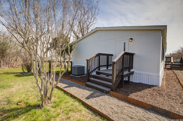 1885 Marion, Marion, TX 78124