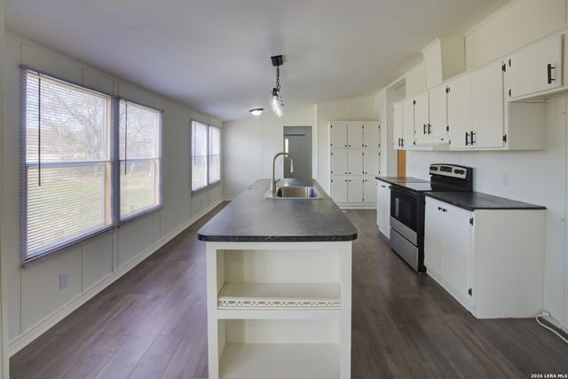 1885 Marion, Marion, TX 78124